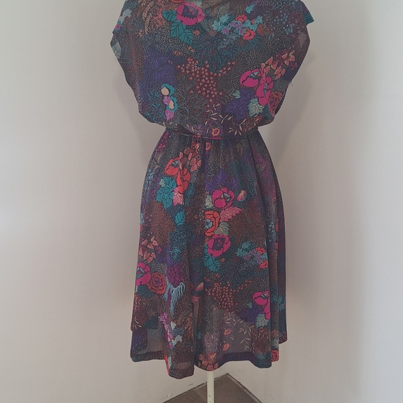 Vintage Walden Classics Dress with Belt, Size Medium-Large. - Picture 14 of 15